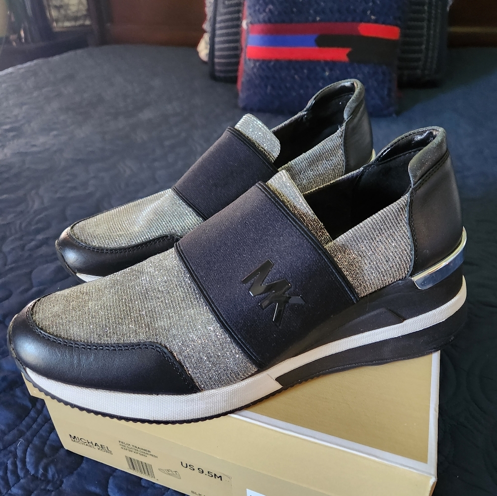Shoes - Picture 3 of 4